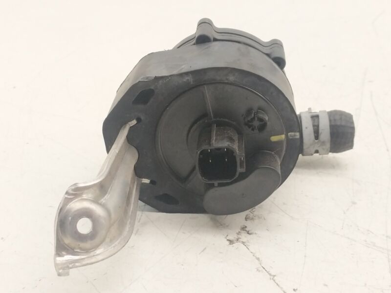 2016-2020 Tesla Model X MX Cooling System Auxiliary Coolant Water Pump Assembly