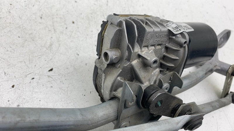 ⭕ 17-20 BMW 540i  Front Windshield Wiper Motor & Transmission Linkage 