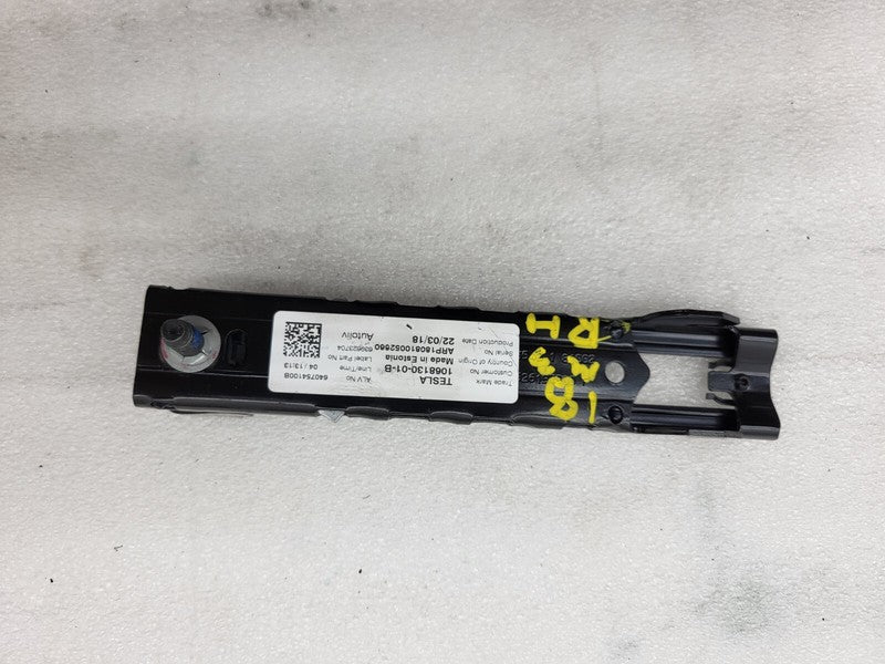 106813001B ⭕ 2017-2023 Model 3 Y Front Right 1st Row Seat Belt Height Adjuster 1068130-01-B