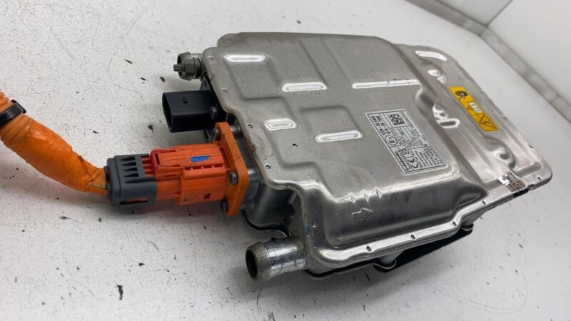 E1 122R-00 0482 2017-2023 Chrysler Pacifica Radiator Fluid Heating Module Assembly E1122R000482