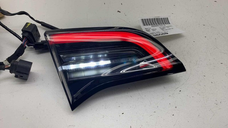 1077401-00-E ⭕ 2017-2023 Model 3 Rear Left Inner Taillight LED Tail Lamp 3-Pin 1077401-00-E