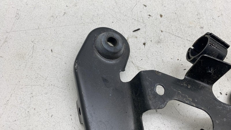 ⭕ 2017-2020 Maserati Levante Engine Air Cleaner Filter Mounting Suppor