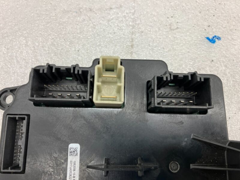 106205610B ⭕2016-2020 Tesla Model X Rear Falcon Controller Door Control Module 1062056-10-B