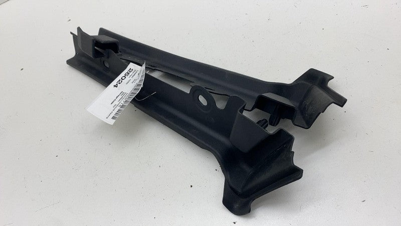 ⭕ 22-24 Rivian R1T Front Left & Right Trough Finisher Trim PT00449332/