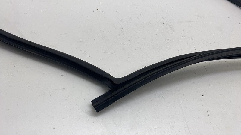 191098600E ⭕ 24-25 Model 3 Rear Right Primary Body Weatherstrip Rubber Seal RH 1910986-00-E