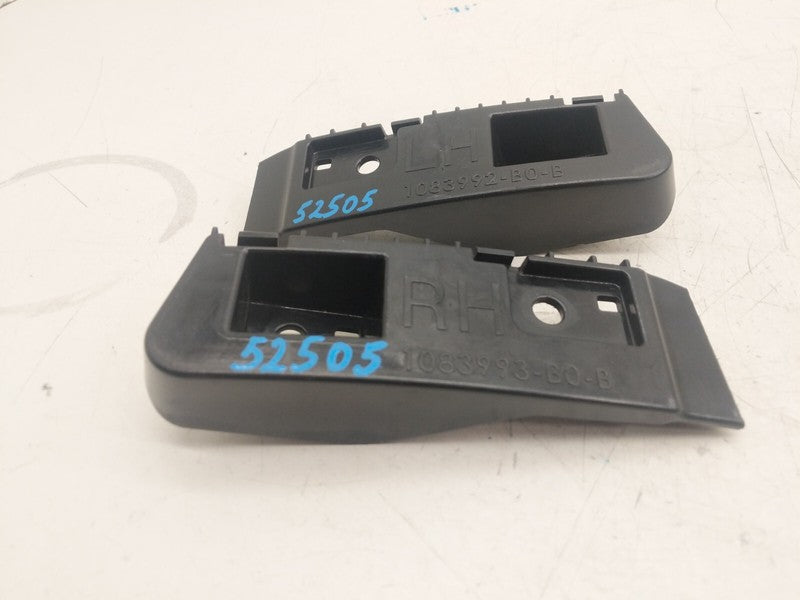 1083992 B0 B 17-23 Model 3 Rear Left/Right Bumper Taillight Bracket 1083992-B0-B/1083993-B0-B