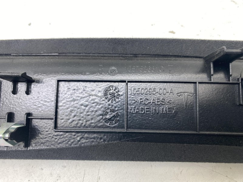 ⭕ 16-20 Tesla Model X Front Windshield Sun Visor Trim Bezel Right 1050