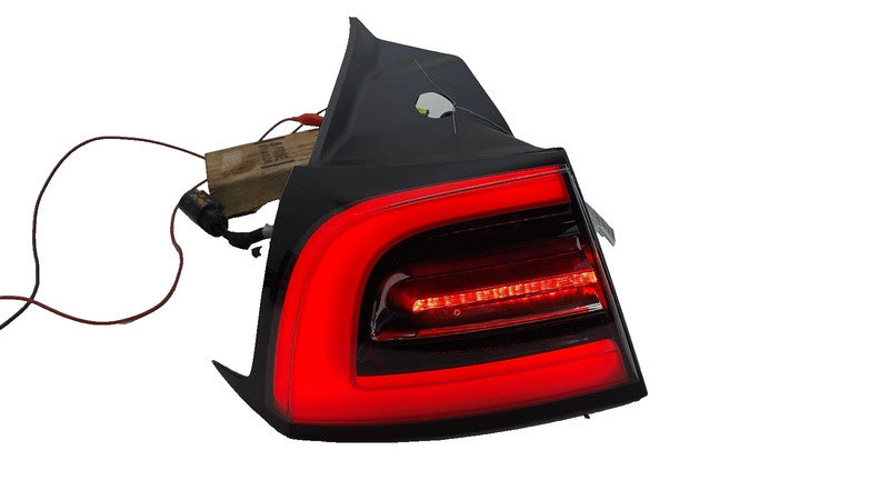 ⭕ 17-22 Model 3 Rear Left Outer Exterior Taillight Tail Lamp 3-Pin 107