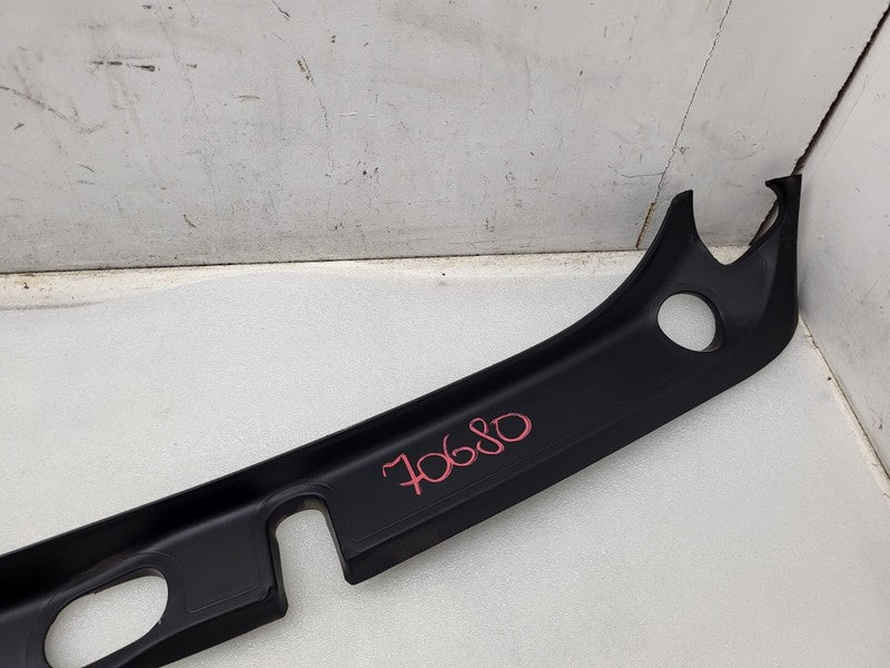 1047885 00 C ⭕ 16-20 Model X MX Rear Center Tailgate Liftgate Upper Trim Molding 1047885-00-C