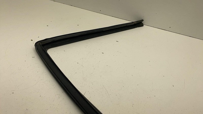 ⭕19-25 Chevrolet Silverado 1500 Rear Right Side Door Window Seal Weatherstrip RH