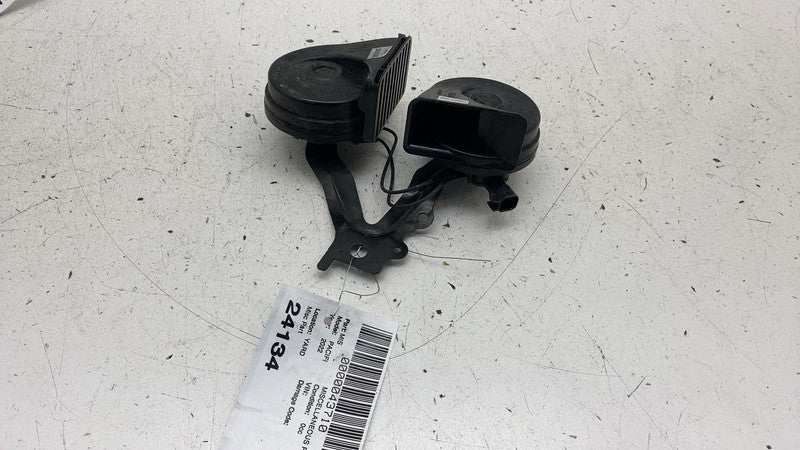 E3 007042 ⭕ 2022 Chrysler Pacific FIAMM Hight & Low Pitch Tone Horn Signal w/ Bracket Assy