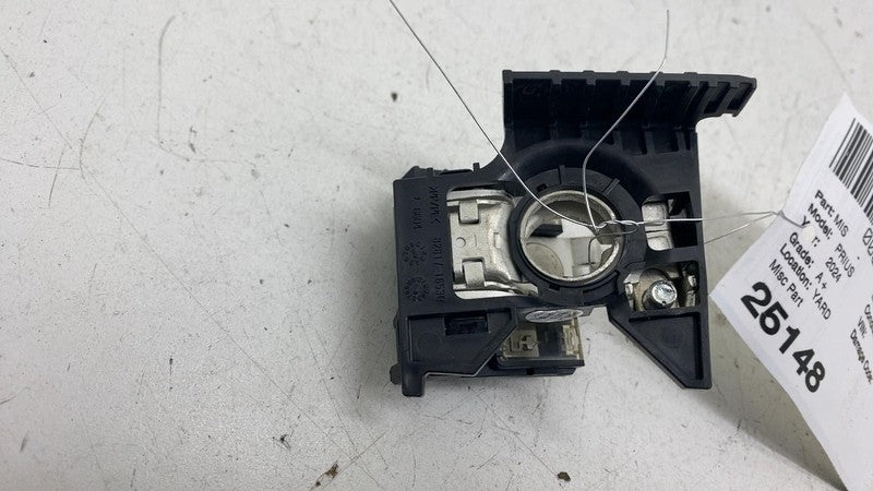 ⭕ 2023-2025 Toyota Prius Positive 12V Battery Lower Terminal Cover 828