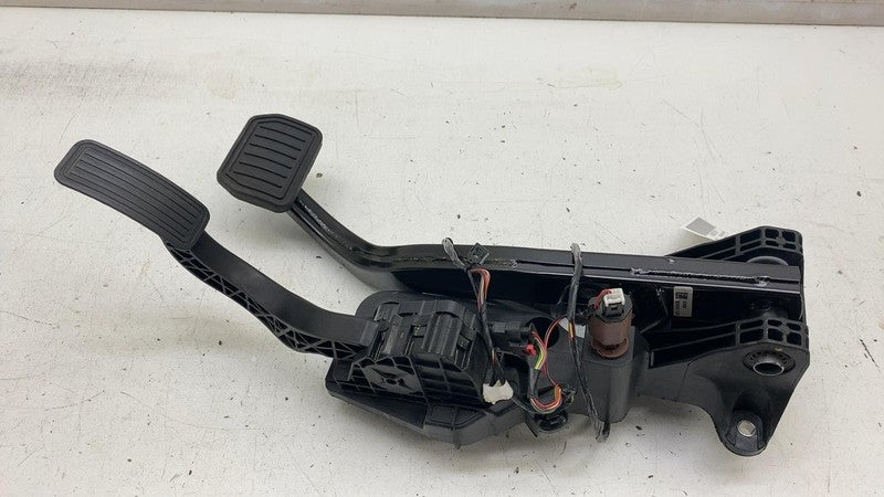 ⭕ 2020-2023 Tesla Model Y MY Accelerator & Brake Pedal Pad Assembly 11