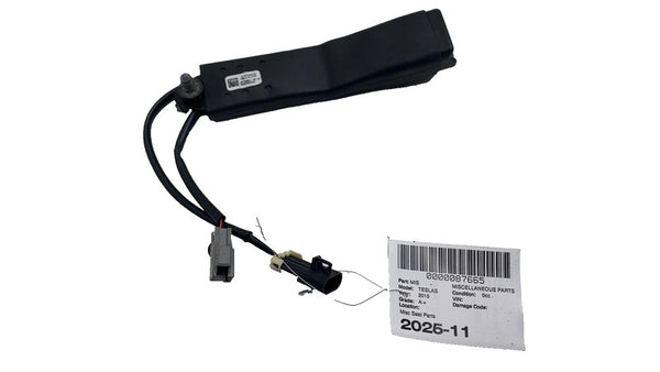 ⭕ 12-20 Model S Front Passenger Side 1st Row Seatbelt Buckle Right 1005991-06-H