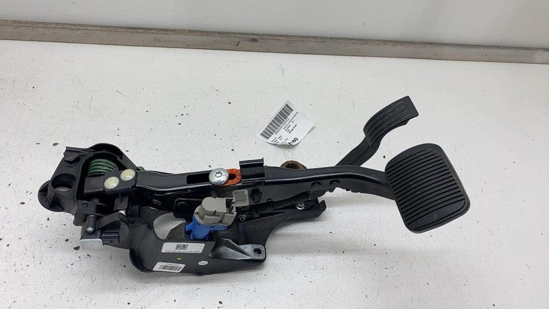 H1729 172946 2013 2014 2015 2016 2017 2018 Ford C-Max Hybrid Brake and Gas Pedal Pad Assembly