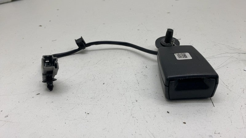 ⭕ 2016-2020 Tesla Model X Passenger Side Second Row Seat Belt Right 10