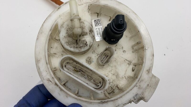 7P0919579A 2011-2018 Porsche Cayenne Fuel Gas Tank Pump Sending Level Unit 7P0919579A Assy