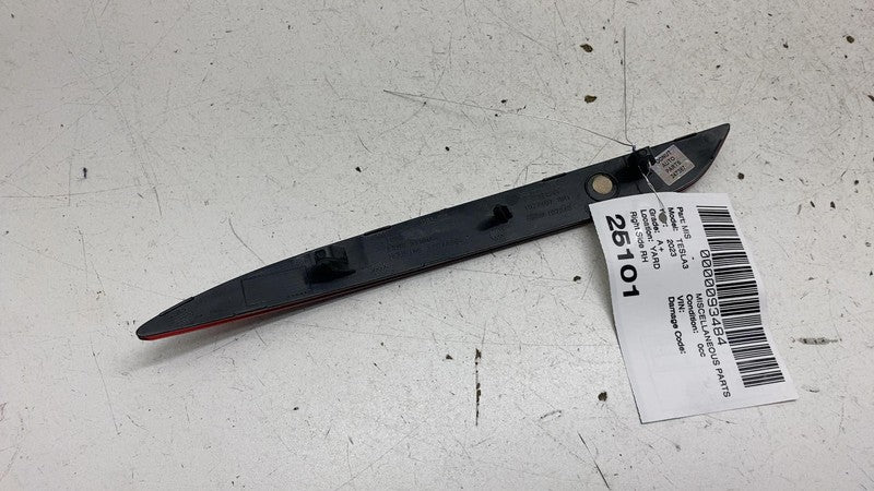 ⭕2017-2023 Tesla Model 3 Rear Passenger Side Bumper Light Reflector La