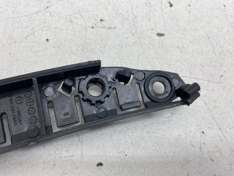 1084182 00 E ⭕ 17-23 Tesla Model 3 Front Right Bumper Fascia Side to Fender Bracket 1084182