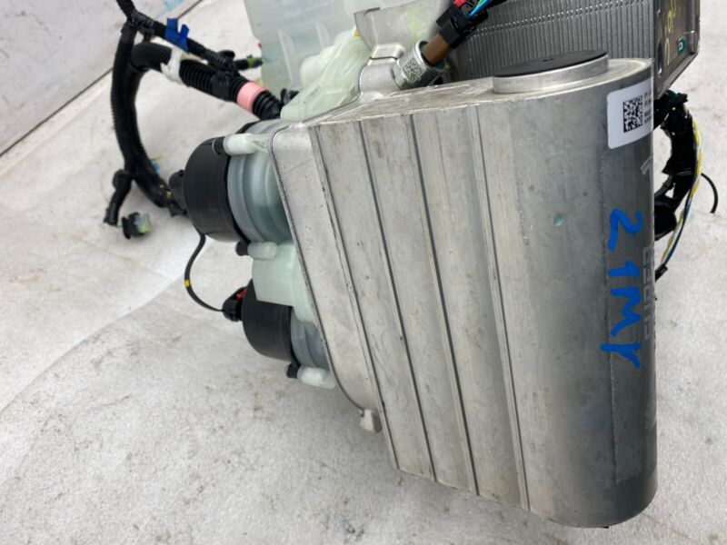 1547595 98 E 20-23 Model Y Supermanifold Refrigerant Chiller & Coolant Reservoir 1547595-98-E