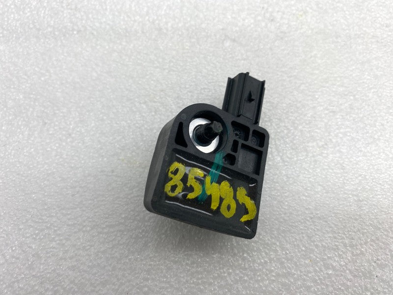 100527400B ⭕12-20 Model S Front Left or Right Acceleration Crash Impact Sensor 1005274-00-B