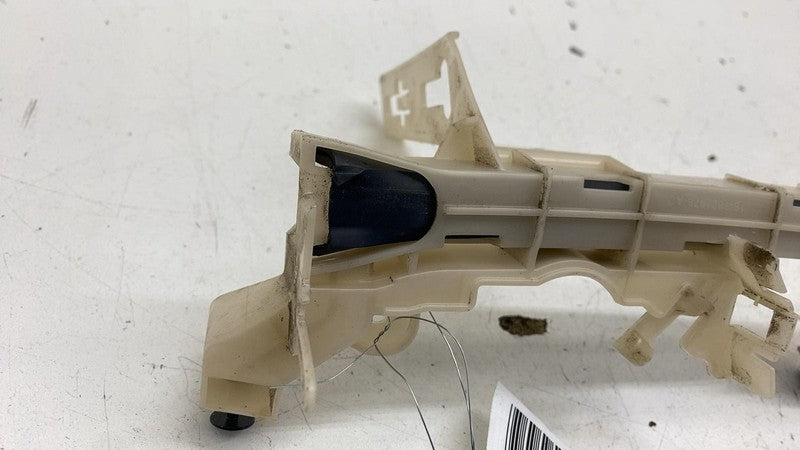 ⭕ 18-21 Navigator Front Right Door Window Glass Channel Guide RH JL1B-