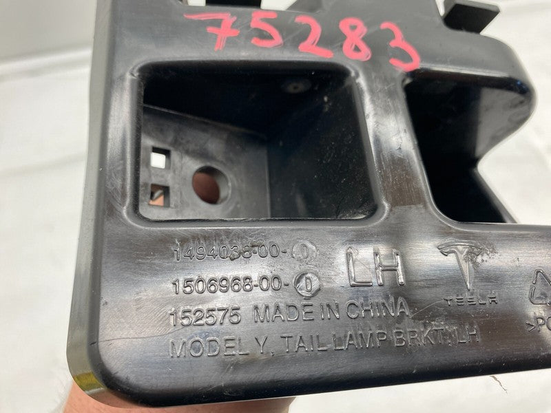 149403800D ⭕ 20-24 Model Y Rear Driver Tail Lamp Taillight Bracket Assy Left 1494038-00-D