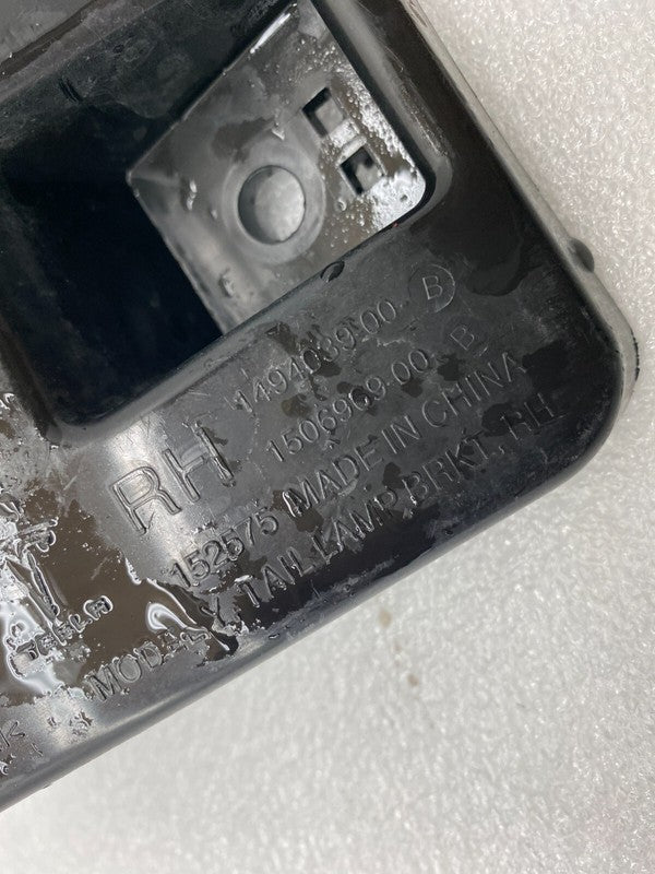149403900B ⭕2020-2023 Model Y Passenger Side Taillight Tail Lamp Bracket Right 1494039-00-B
