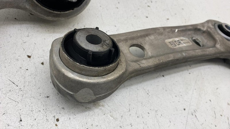 2018-2020 BMW 530e Front Right Spindle Knuckle w/ Upper & Lower Contro