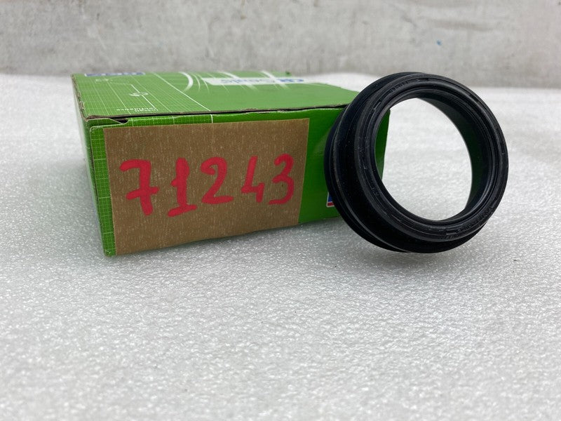 18964 ⭕ SKF Wheel Grease CR Seal 18964