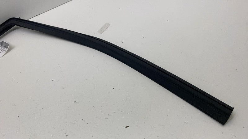 ⭕19-25 Chevrolet Silverado 1500 Rear Right Side Door Window Seal Weatherstrip RH