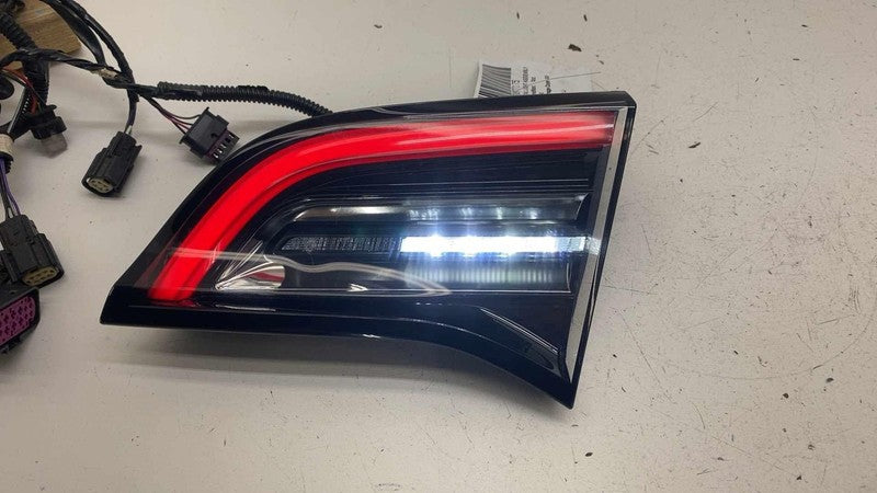 1077402 ⭕ 2017-2023 Model 3 Rear Right Inner Taillight LED Tail Lamp 3-Pin 1077402-00-E