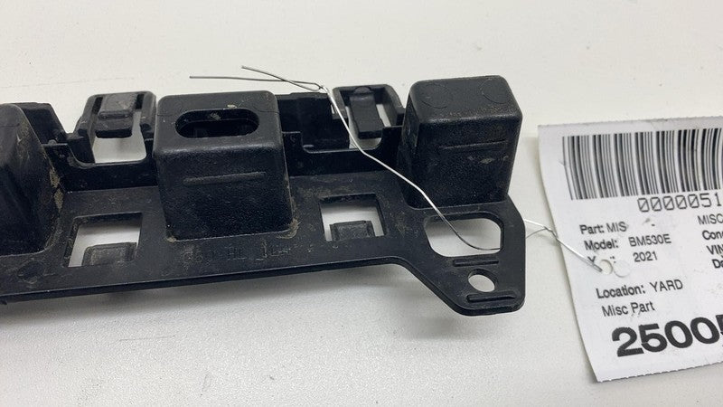 113685 14 2017-2022 BMW 530e Front Left Skirt Rocker Molding Panel Support Mount Bracket