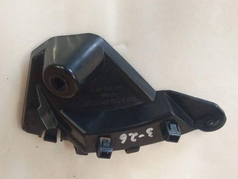 1095793 00 B 2018-2023 Tesla Model X MX Front Left Bumper Fascia Fender Bracket Mount Support