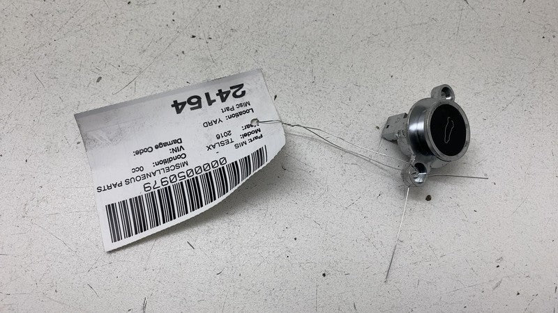 104262900V 2016-2020 Tesla Model X Rear Tailgate Hatch Liftgate Open Switch Button Assembly
