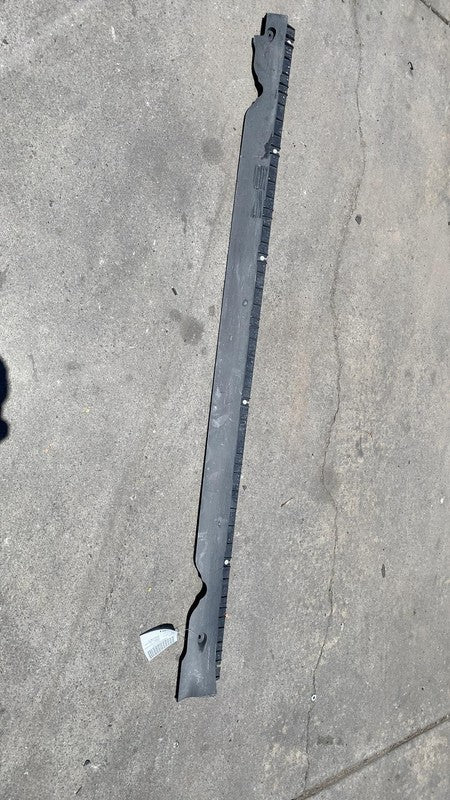 149764900B ⭕ 2020-2023 Model Y Left Skirt Rocker Molding Panel Carrier Bracket 1497741-00-B
