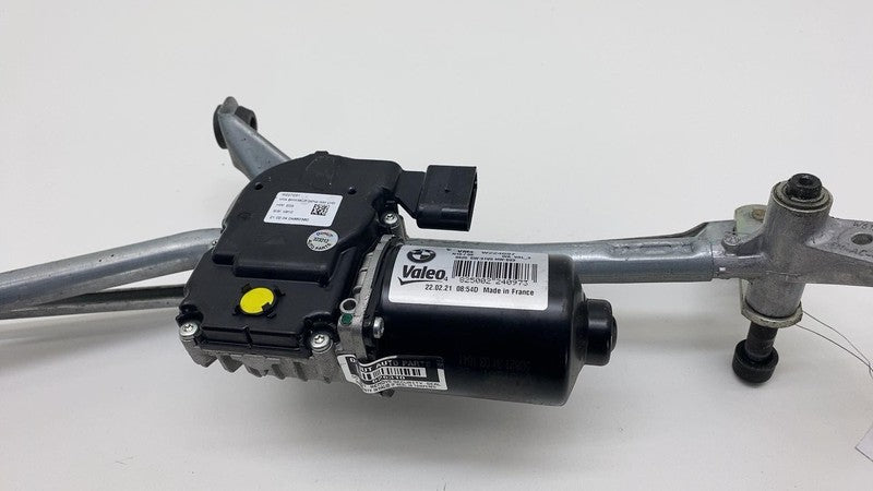 9851351 02 2017-2023 BMW 530e G30 Front Windshield Wiper Transmission Linkage & Motor OEM