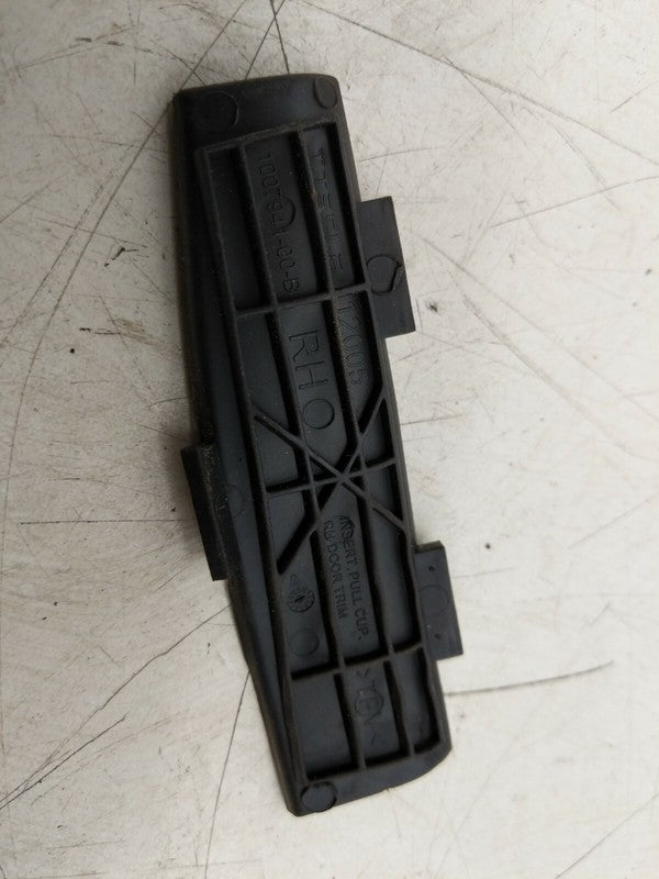 1007941-00-B ⭕ 12-20 Model S Front or Rear Right Door Trim Panel Pull Cup Insert 1007941-00-B