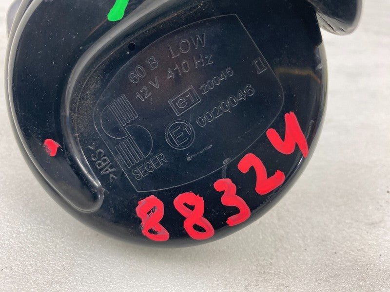 E1 0020046 ⭕ 12-20 Model S Seger Low Pitch Tone Horn 12V 410 Hertz w/ Bracket 6008607-00-B