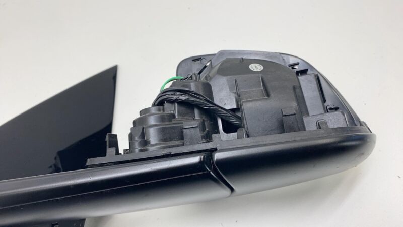 2020-2024 Tesla Model Y MY Left Exterior Rear View Door Mirror RH (NO SKULL CAP)