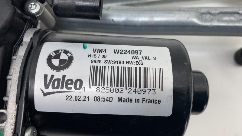 9851351 02 2017-2023 BMW 530e G30 Front Windshield Wiper Transmission Linkage & Motor OEM