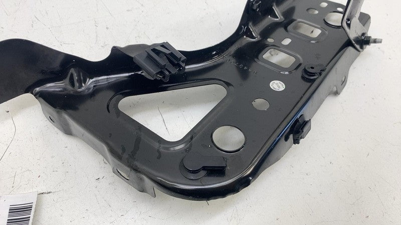 844070033 ⭕ 2025 Chevrolet Silverado 1500 Front Left Wheel Housing Bracket OEM 844070033