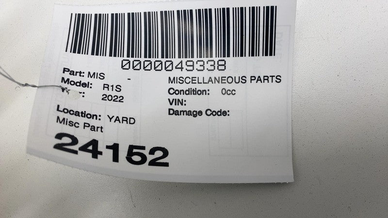 C600136512D 2022-2024 Rivian R1S Rear Passenger Right C-Pillar Upper Trim Cover Panel Black