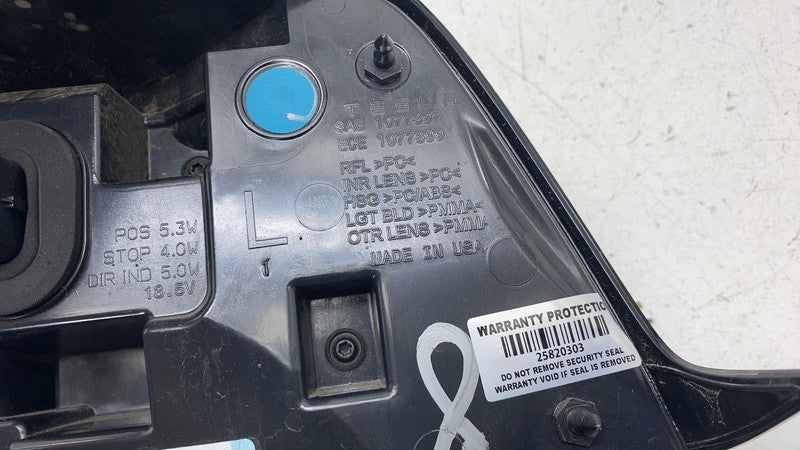 ⭕ 17-22 Model 3 Rear Left Outer Exterior Taillight Tail Lamp 3-Pin 107