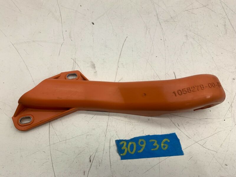 1058279-00-B ⭕15-21 Tesla Model S X Rear Right HV Charger Port Cable Guide Cover 1058279-00-B