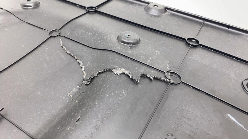 ⭕ 2025 Rivian R1S Rear Subframe Panel Under Splash Shield Undercover P