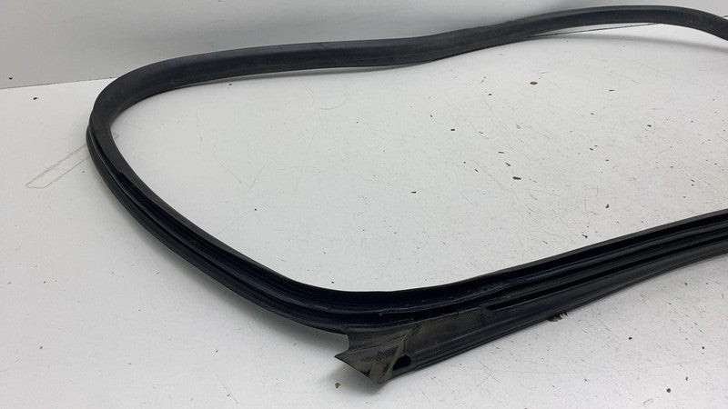 ⭕ 14-20 Maserati Ghibli Front Left Door Window Weatherstrip Rubber Seal Gasket