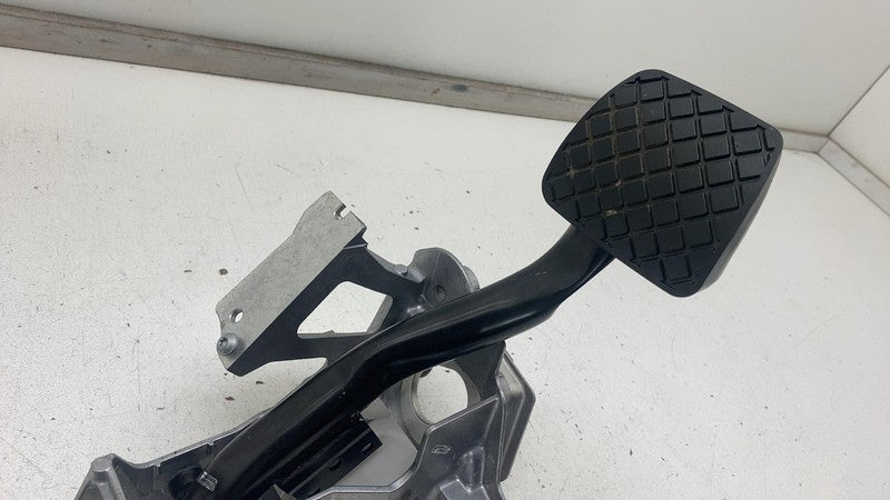 ⭕ 2019-2023 Audi e-Tron Front Driver Brake Stop Pedal w/ Bracket Assy 
