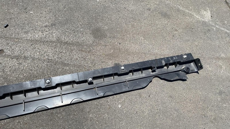 149764900B ⭕ 2020-2023 Model Y Left Skirt Rocker Molding Panel Carrier Bracket 1497741-00-B