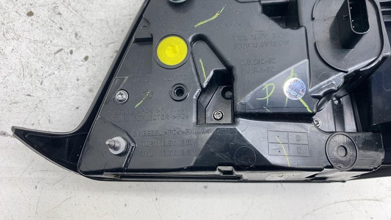 ⭕ 21-24 Model Y Rear Right Outer Exterior Taillight Tail Lamp 4-Pin 15